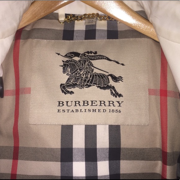 BURBERRY DOUBLE BREASTED SHORT TRENCH COAT - Picture 7 of 8